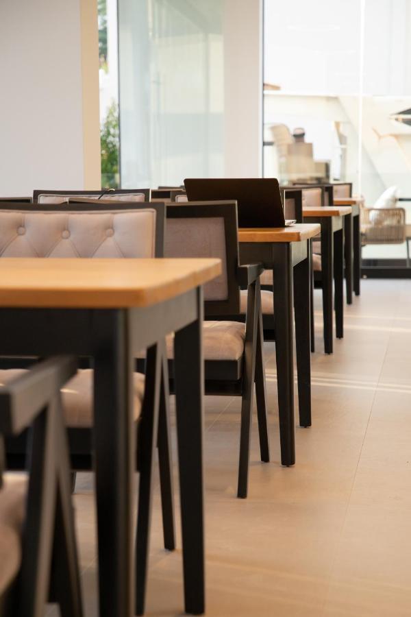 Colosseum Hotel คซามิล ภายนอก รูปภาพ