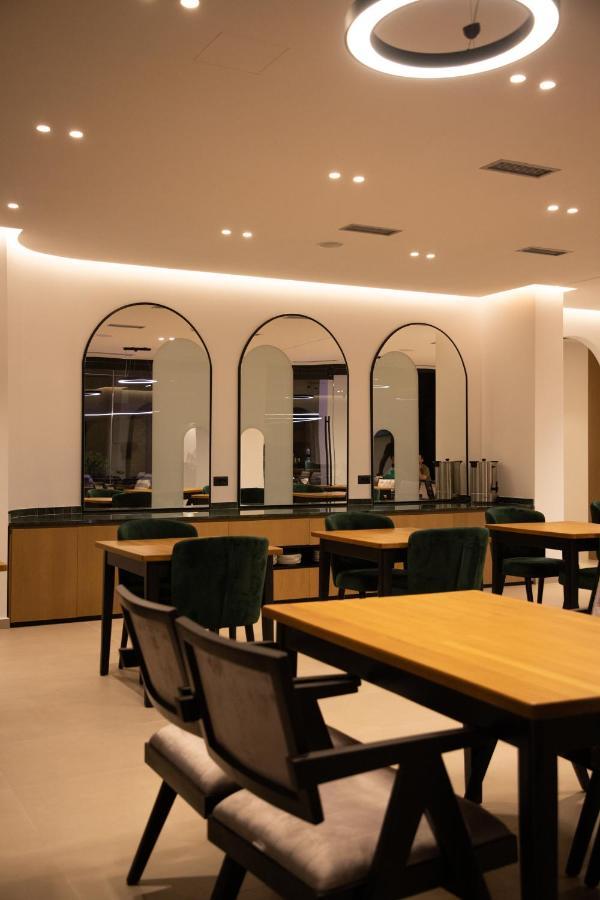 Colosseum Hotel คซามิล ภายนอก รูปภาพ